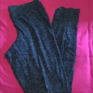 EXPRESS LEGGINGS SUPER COMFTY AND STRETCHY